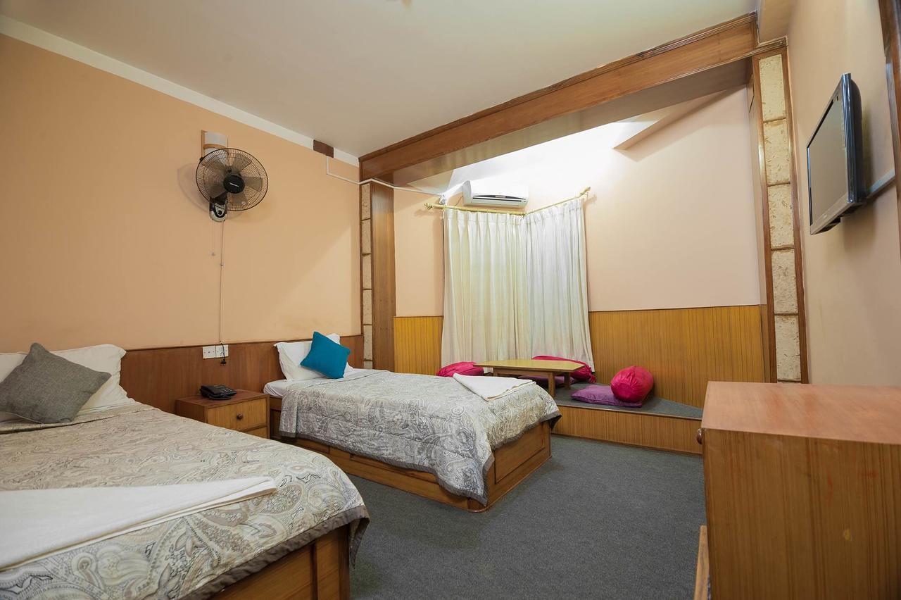 Hotel Candle Inn Pokhara Exterior foto