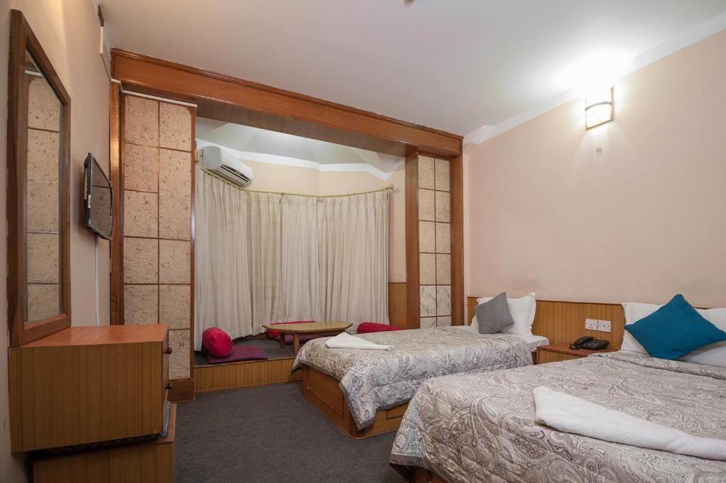 Hotel Candle Inn Pokhara Exterior foto
