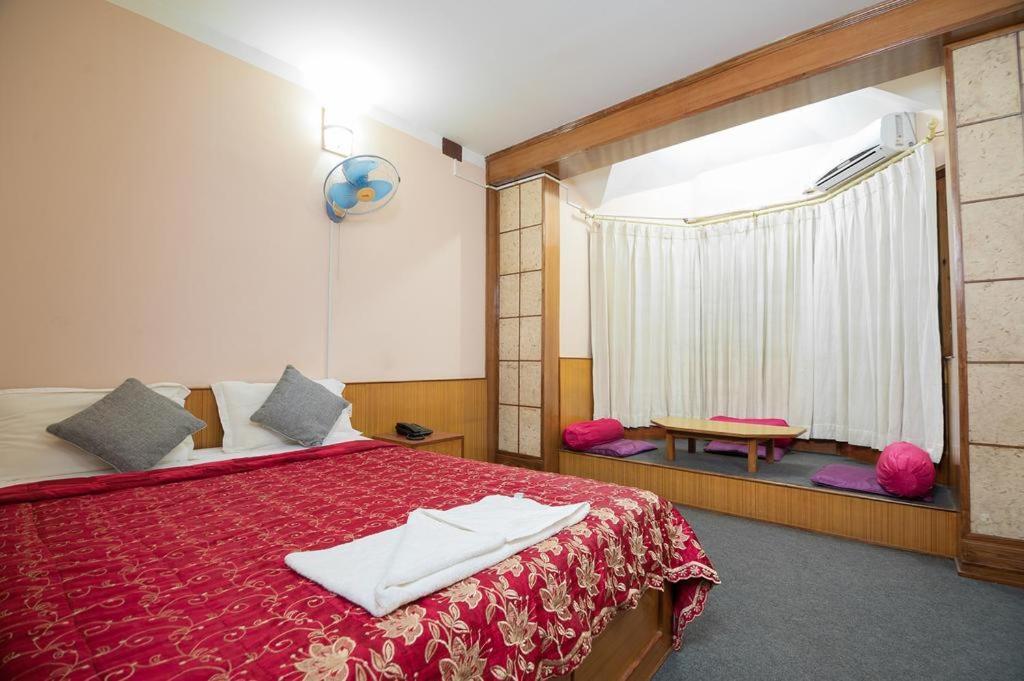 Hotel Candle Inn Pokhara Exterior foto